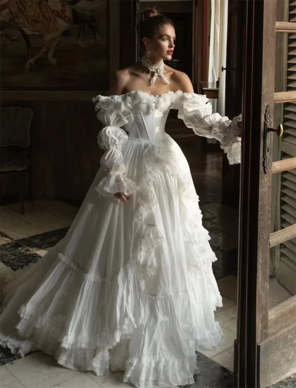 Nuvara | Ariadna | Vestido de Novia Princesa con Volantes Mujer Manga Larga Hombros Descubiertos