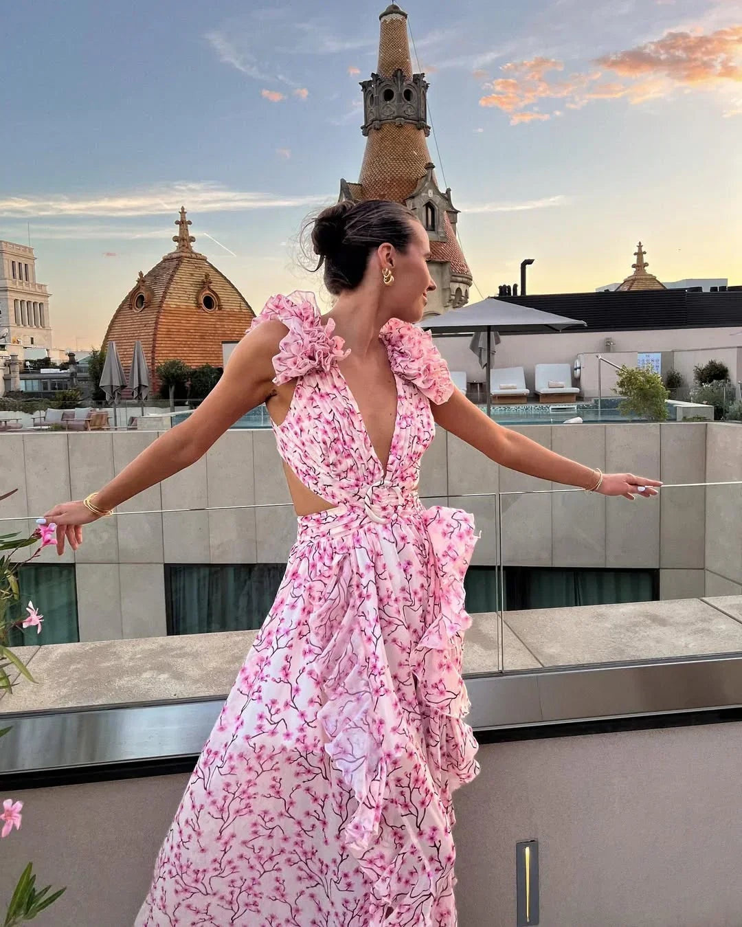 Nuvara | Ariadna | Vestido Largo de Invitada Estampado Floral Mujer Escote V Volantes