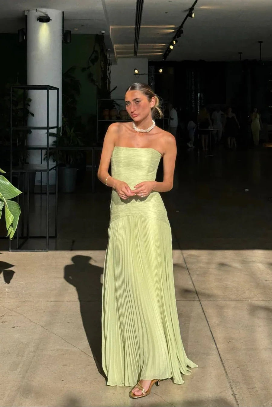 Nuvara | Candela | Vestido Largo Plisado Palabra de Honor Mujer