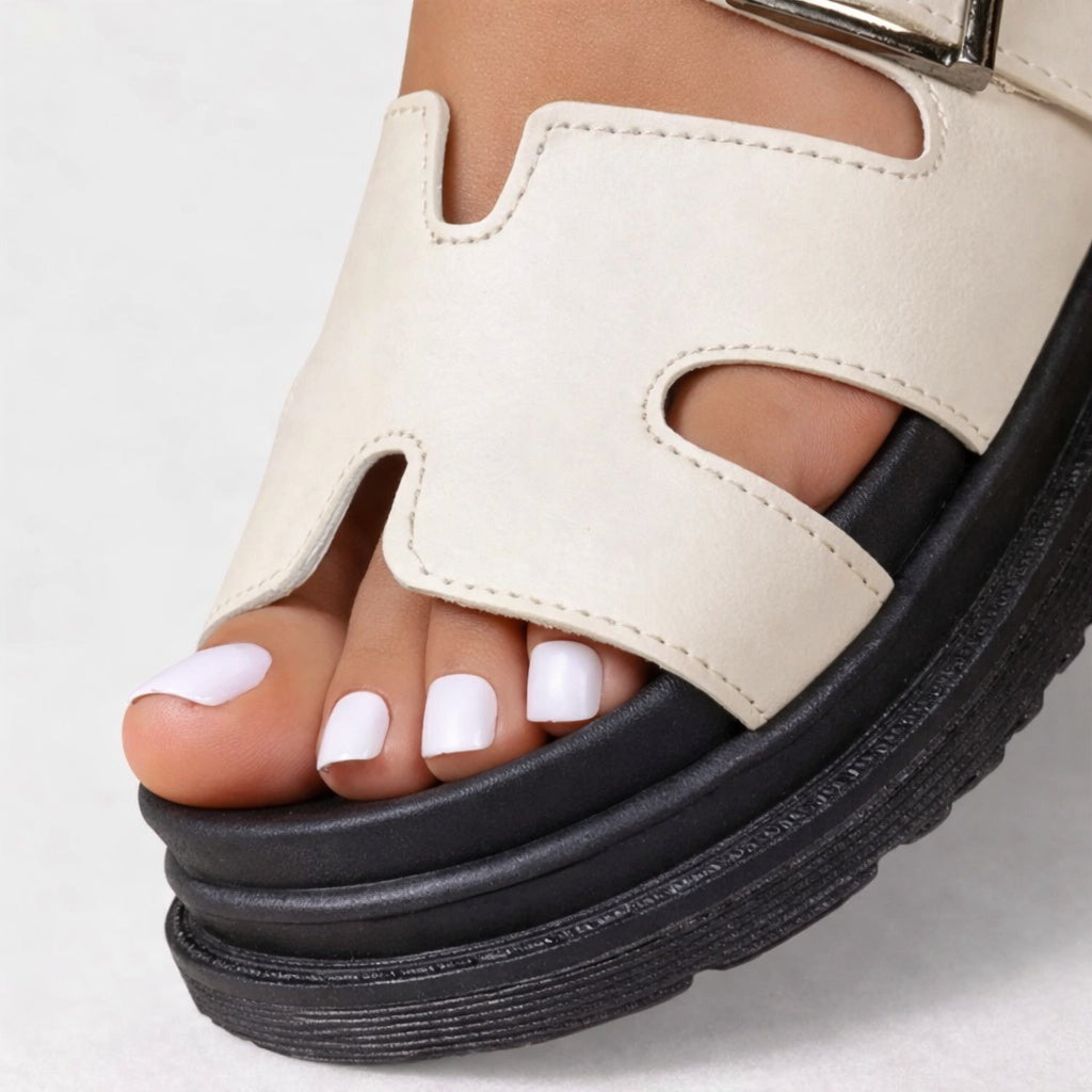 Nuvara Flat Sandals 2