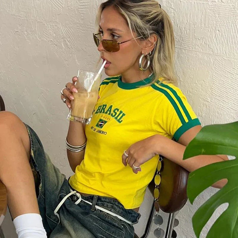 Leire | Camiseta Crop Top Deportiva Retro Mujer Estampado Brasil