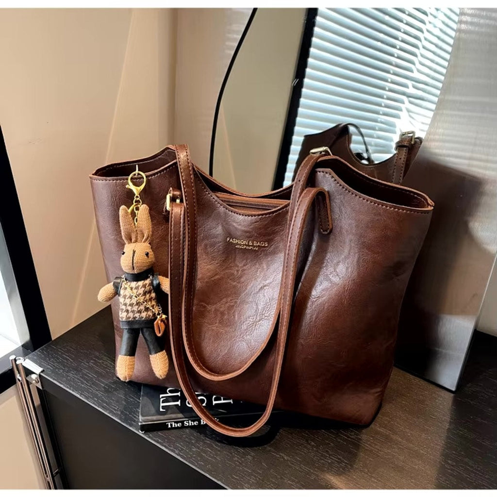 Nuvara | Macarena | Tote Bag de Cuero Vegano Mujer Grande con Colgante