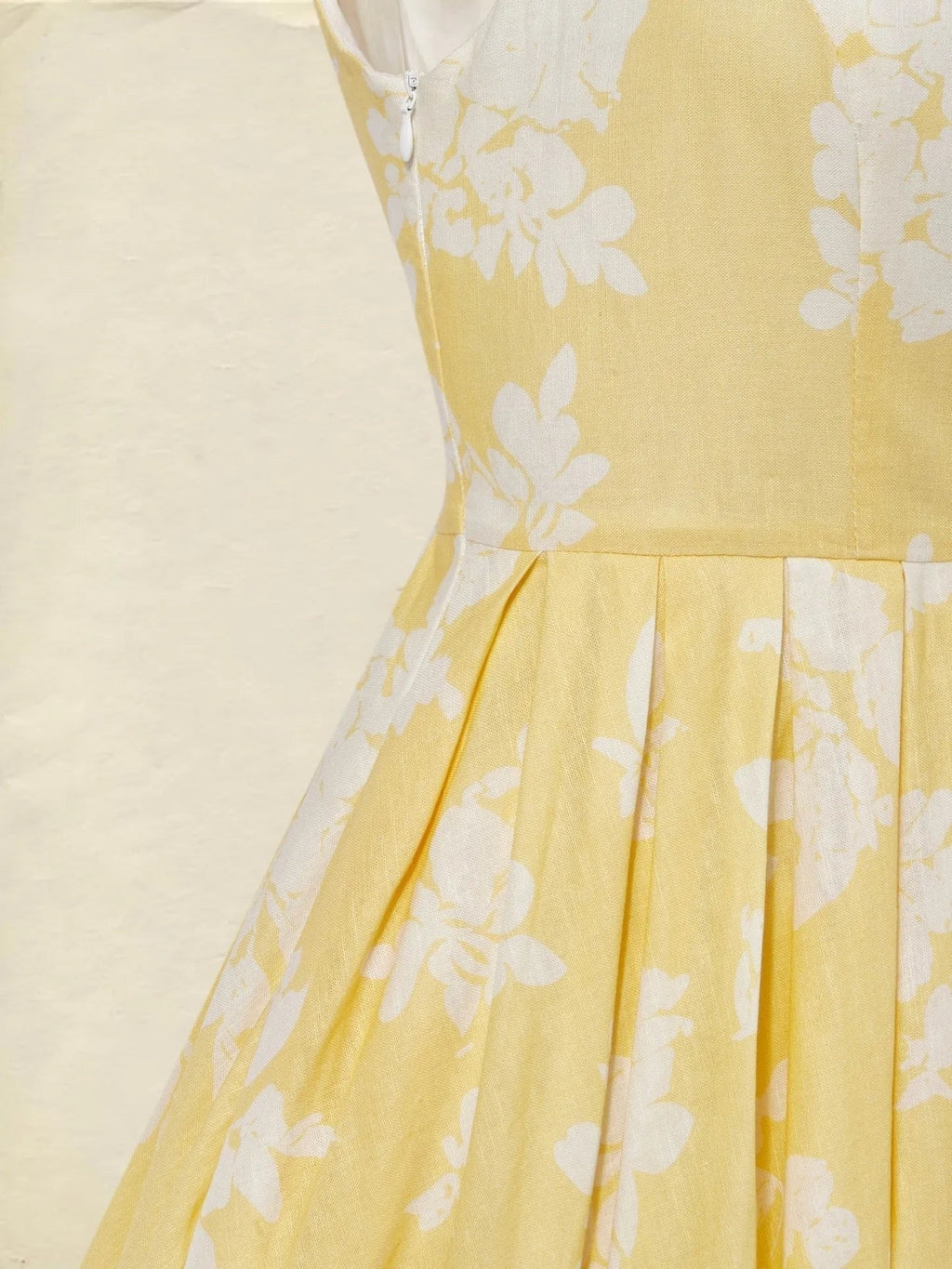 Nuvara | Marina | Vestido Midi Estampado Floral de Invitada Otoño Mujer Sin Mangas Plisado